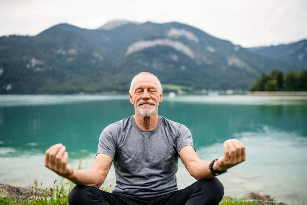 Symbolische Darstellung des rechtlichen Status von DMT in Deutschland mit Fokus auf Gesetze, Verbot, Strafverfolgung und die kulturelle Diskussion um Psychedelika.
